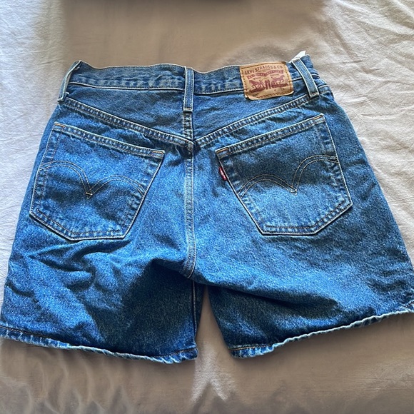 Levis Shorts - Picture 2 of 2